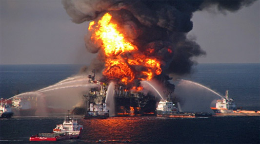 Deep Water Horizon oil rig on fire
