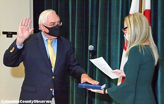 Lake City Mayor Steve Witt takes his fifth oath of office.