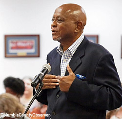 Former City Councilman Glenel Bowden addresses the City Council (file photo)