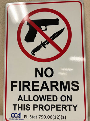 No firearms sign outside the auditorium at the School Board Admin Bldg. (Photo: Lex Carswell)